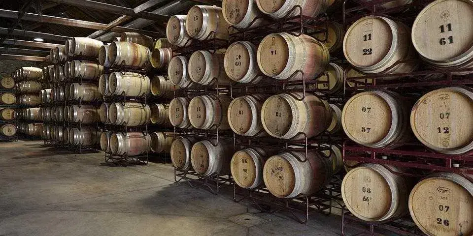 Élettel teli folyópart Portóban a Douro-völgyi bortúrán