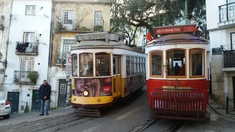 Lisszaboni villamos és városi élet