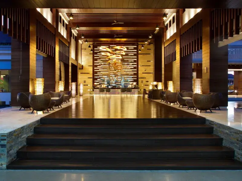 Esküvői pár a Savoy Seychelles Resort tengerpartján